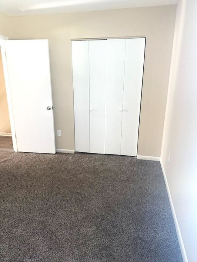 Building Photo - 800 Verdant Dr