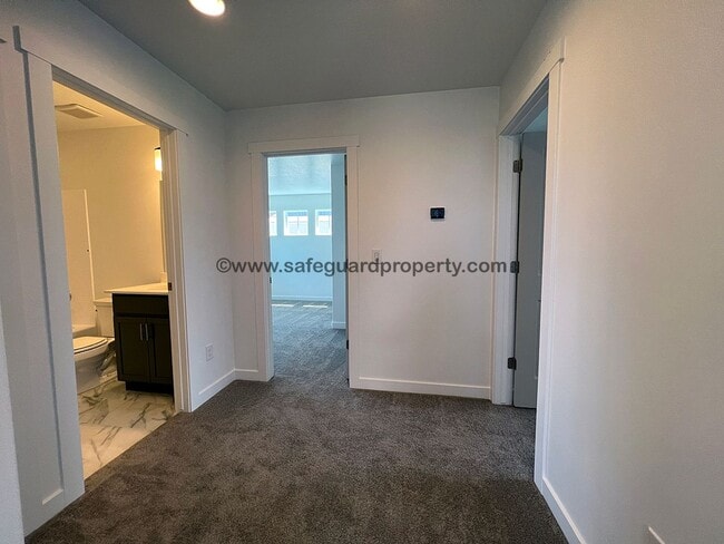 Building Photo - Newer 4 Bedroom Home in West Jordan