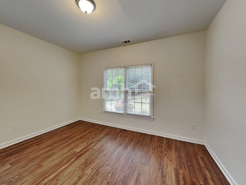 Building Photo - 201 Brackin Trace