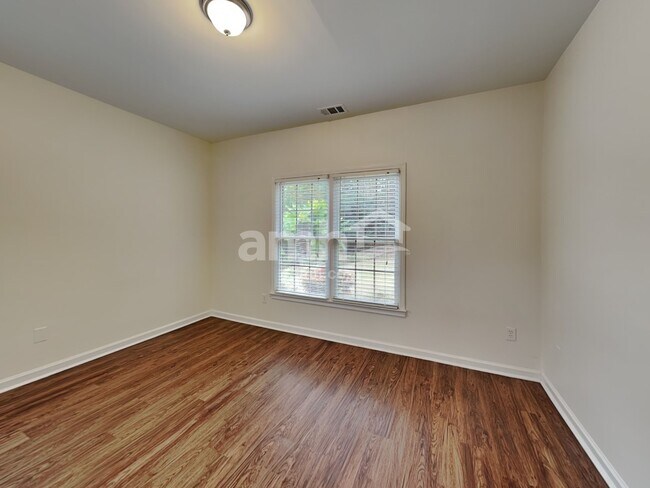 Building Photo - 201 Brackin Trace