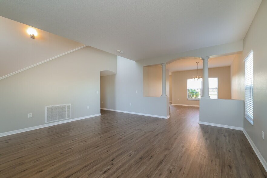 Building Photo - 349 Aldershot Ct