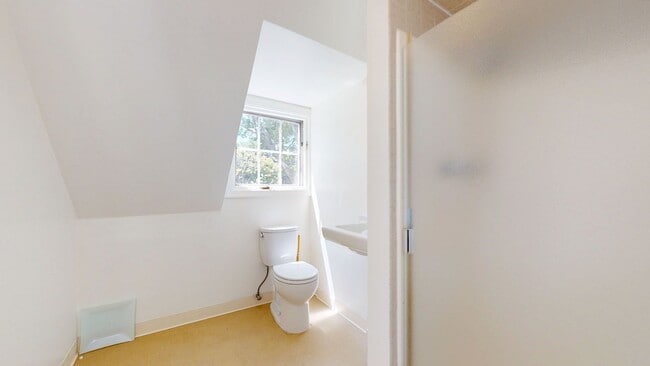 Building Photo - Stunning 4 Bedroom Home In Sought After Pi...