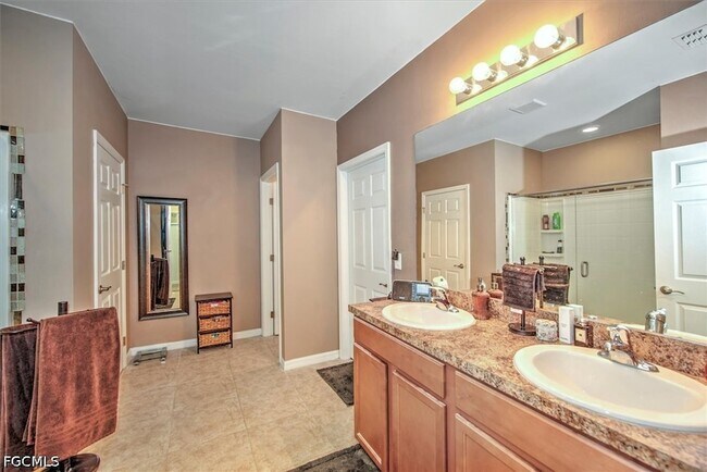 Building Photo - 3200 Birch Tree Ln