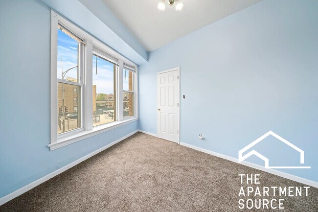 Building Photo - 3424 N Sheffield Ave