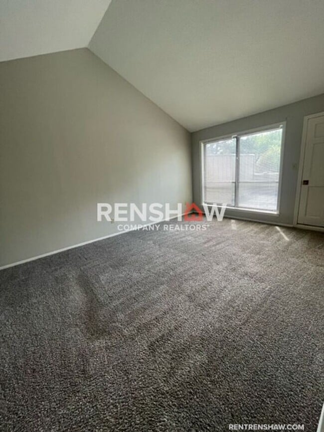 Building Photo - Unique 3 Bed / 2.5 Bath Condo - Move in Re...