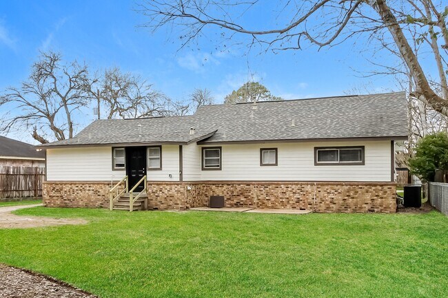 Building Photo - 12715 Zavalla St