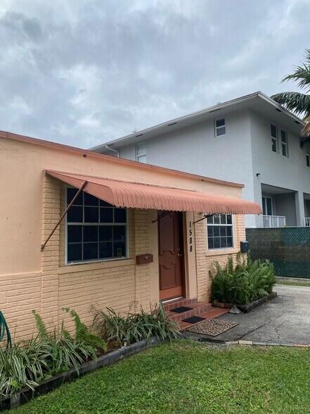 Building Photo - 1588 NE 110th St