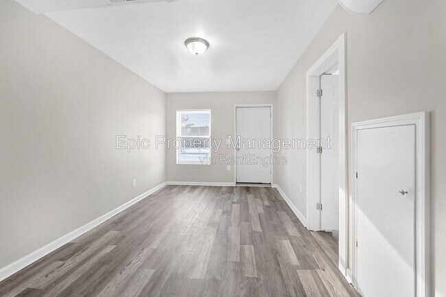 Building Photo - 6743 Ford Ave