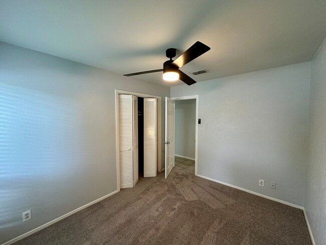 Building Photo - Quaint 3/2 in South Austin