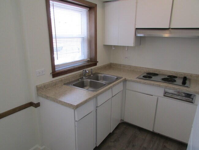 Kitchen - 430 Callan Ave