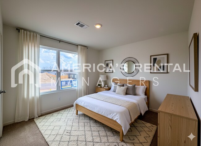 Building Photo - Available NOW! Spacious 5-Bedroom Single Level Home!