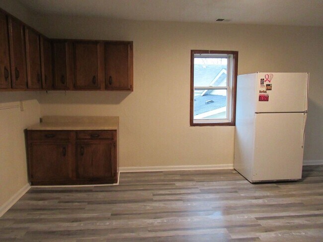 Building Photo - 3 br, 1 bath House - 551 East 12th