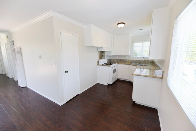 Building Photo - 248 Avenida Del Poniente