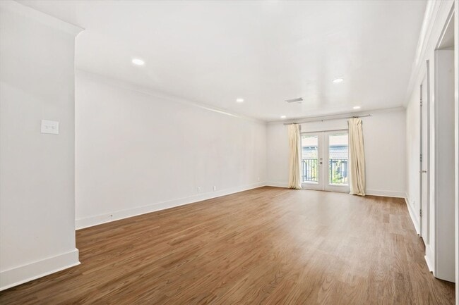 Building Photo - SPRINGHILL OAKS CONDOMINIUMS