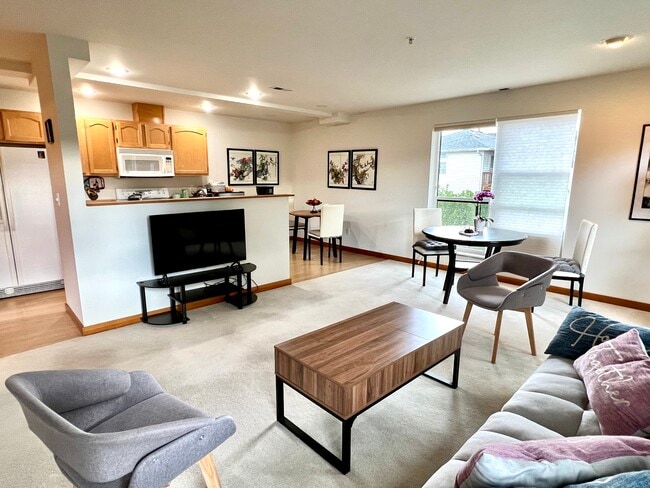 Great Room - 504 Holly Dr