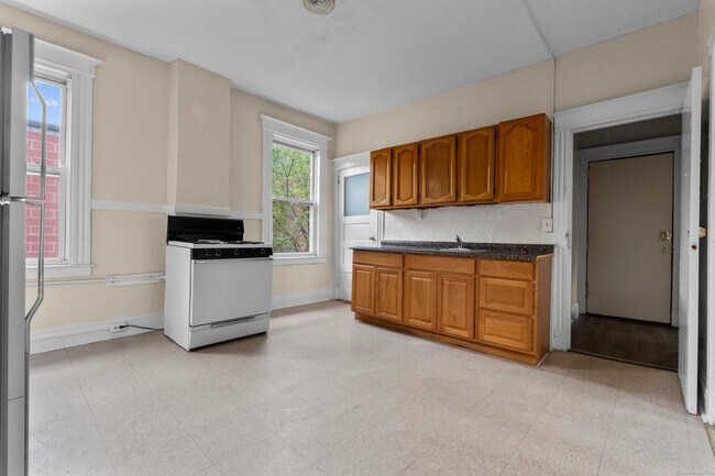 Building Photo - 29 Belden St