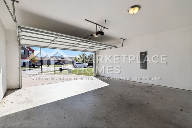 Building Photo - 5066 W Claxton Cir