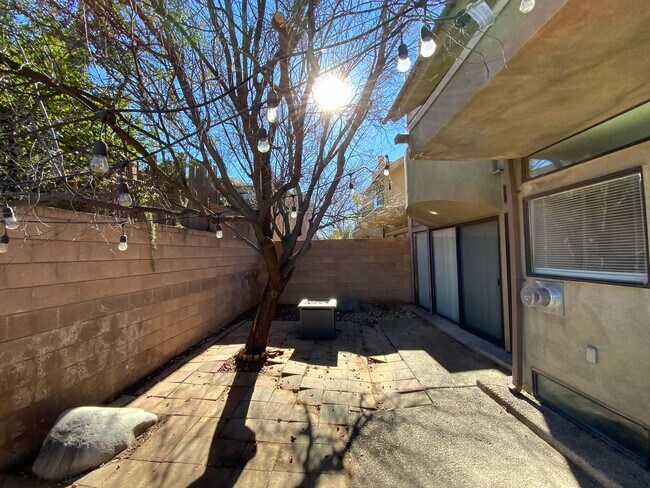 Building Photo - 3 Bedroom Townhome Available Near Eubank Blvd NE & Montgomery Blvd NE!