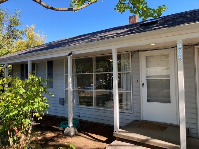 Building Photo - 224 NE 127th Ave