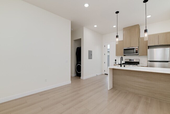 Building Photo - 5142 Los Robles Dr