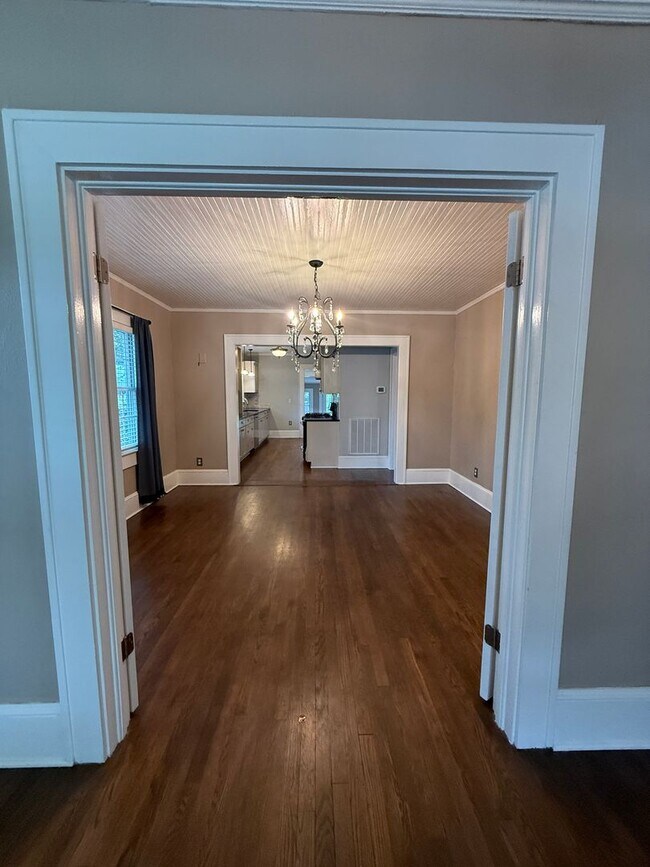 Building Photo - Gorgeous 4 Bed, 3 Bath Haymount Home