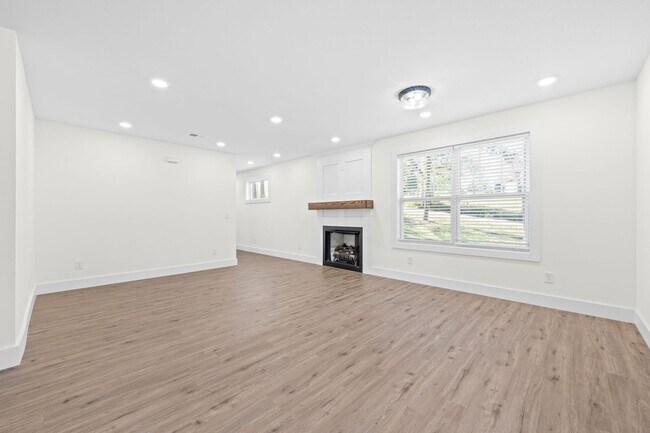 Building Photo - Pet Friendly Four Bedroom with Basement!