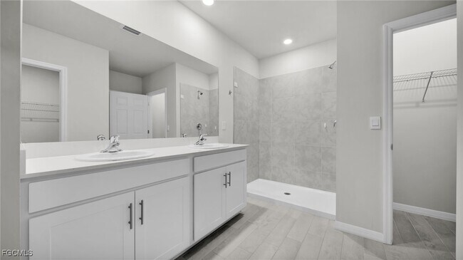 Building Photo - 1327 SE 16th Pl