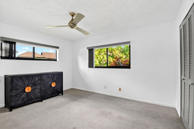 Building Photo - 4866 Dovewood Cir