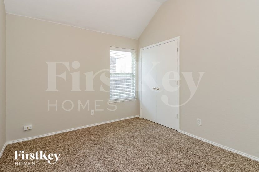 Building Photo - 500 Stone Crossing Ln