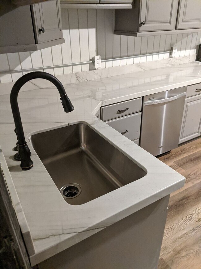 Building Photo - 623 E 100 S