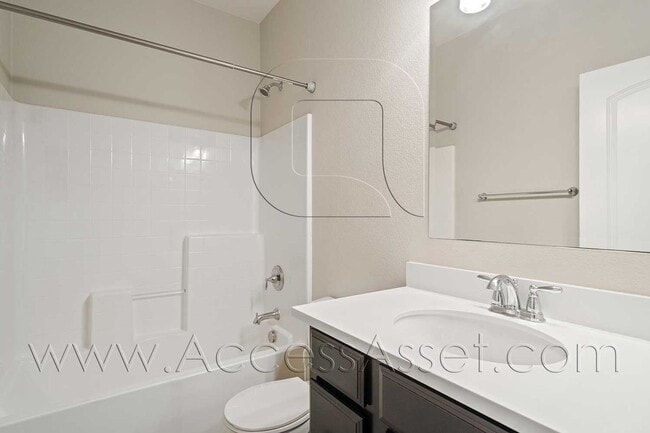 Building Photo - Stunning  Two-Story 4 Bed/3 Bath Home in B...