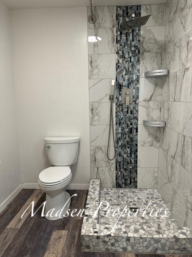 Building Photo - 20 Fairhill Dr