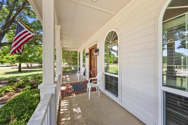 Building Photo - 425 Chippendale Dr