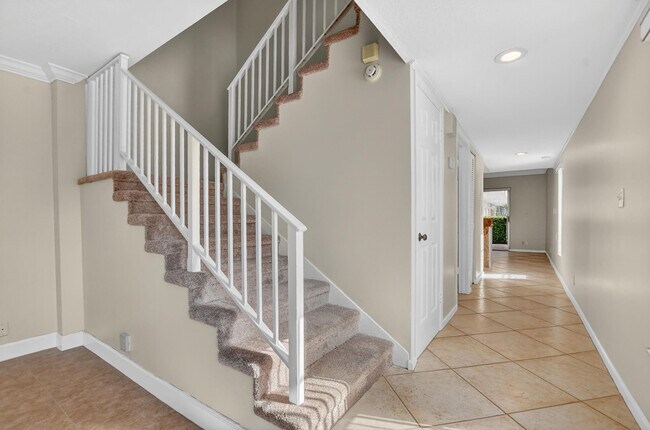 Building Photo - 596 SE 20th Ave