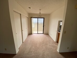 Building Photo - Upstairs two (2) bed / one (1) bath - South Atascadero (12)