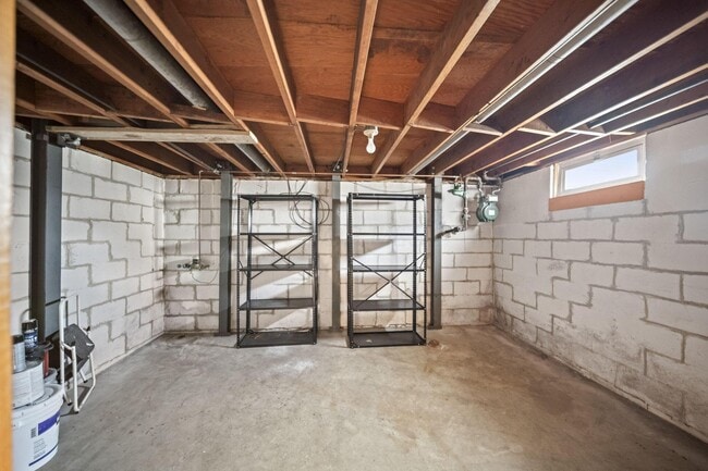 Building Photo - 1565 Garywood Ave