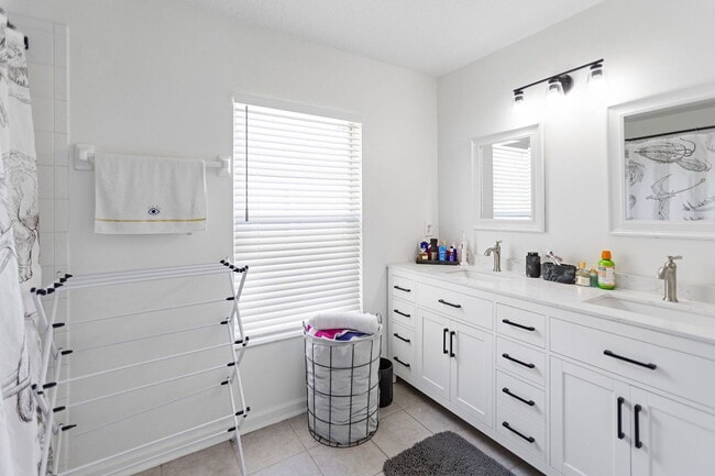 Building Photo - 2718 Conch Hollow Dr