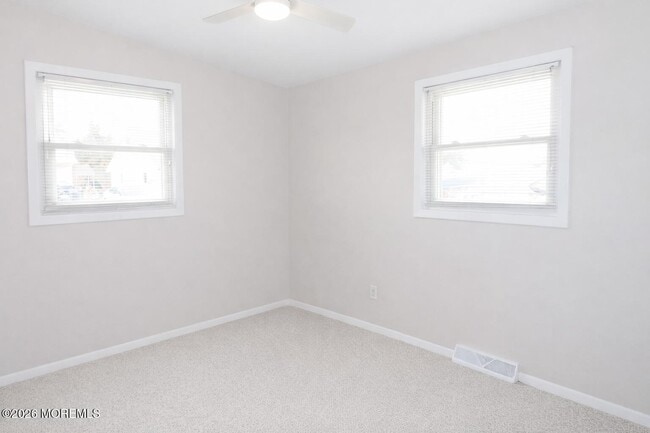 Building Photo - 825 Leeward Dr