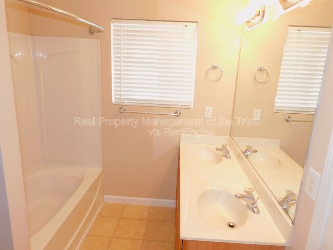Building Photo - 5402 Carriage Woods Dr