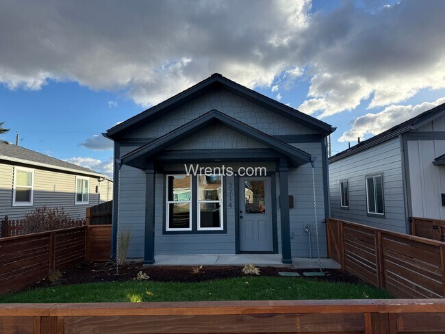 Building Photo - Beautiful 3 Bed/2 Bath Duplex - W/S/G Included