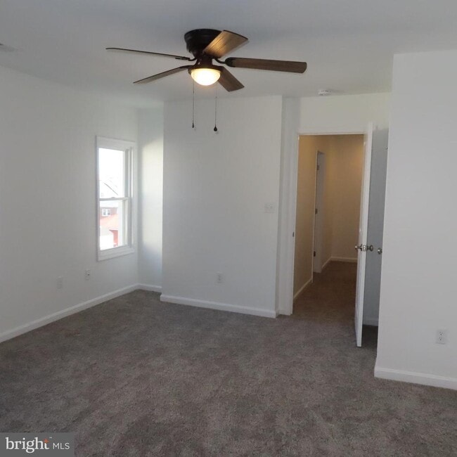 Building Photo - 228 Rowe Ave