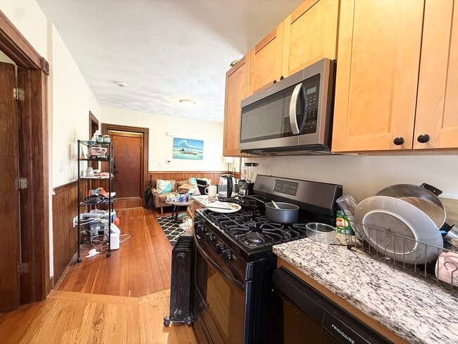 Building Photo - 146 Webster Ave