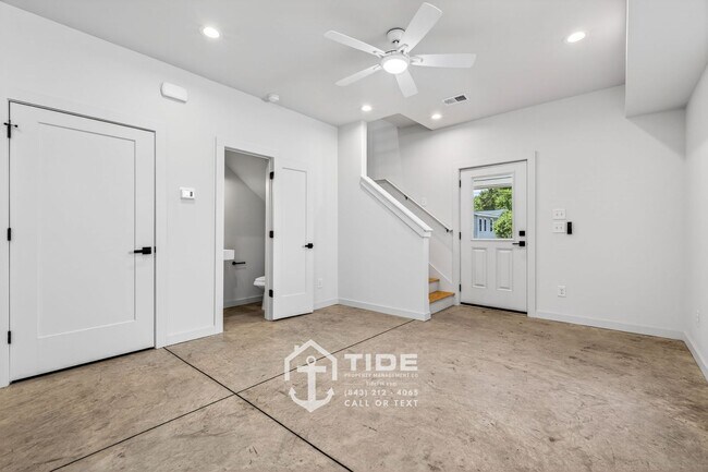 Building Photo - Move-In Ready Home Near Park Circle