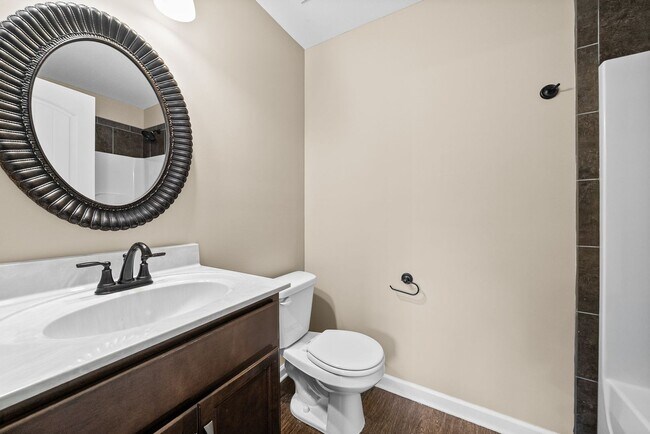 Building Photo - 148 Center Pointe Dr