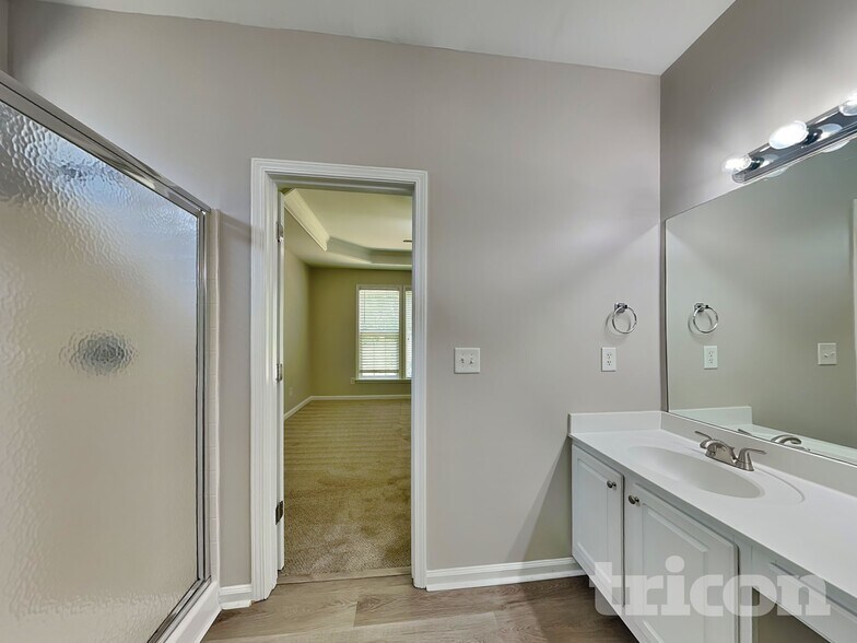 Building Photo - 6740 Waveland Dr