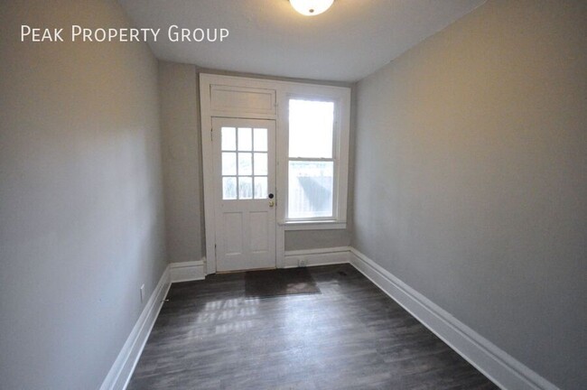 Building Photo - Available Now! 1 Bedroom Apartment Located...