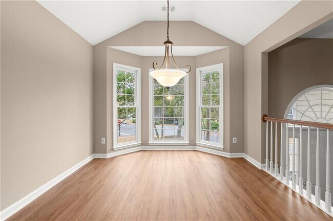 Building Photo - 16 Valleyside Dr