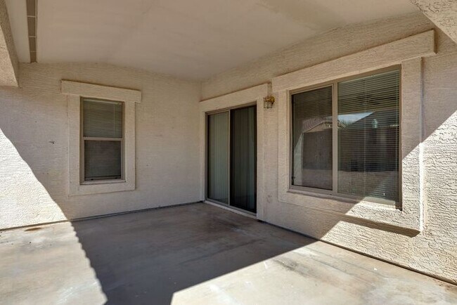 Building Photo - 740 E Mule Train Trail