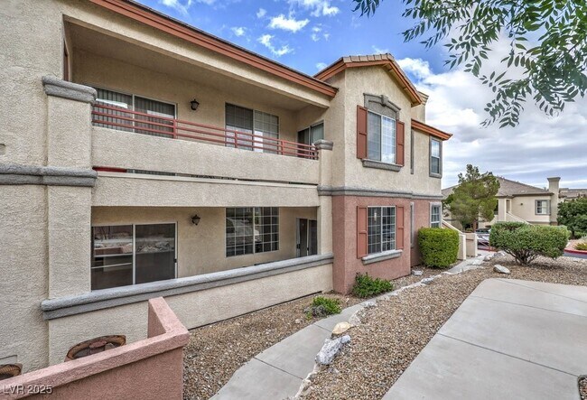 Building Photo - 10233 King Henry Ave