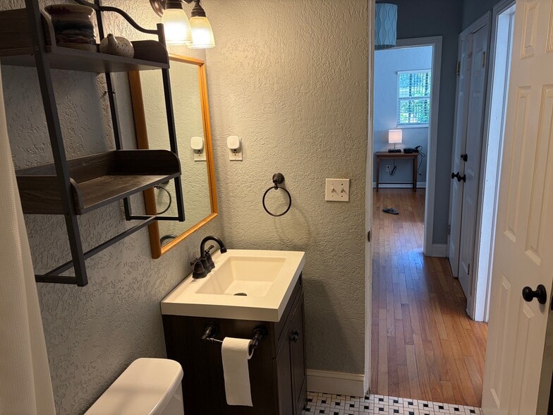 Building Photo - 1510 Lawsona Ct